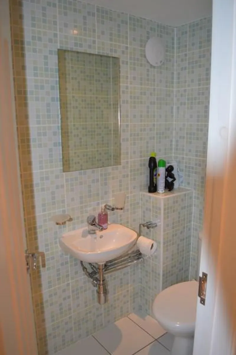 Quirky Poole deco house, D2319 (photo 42)