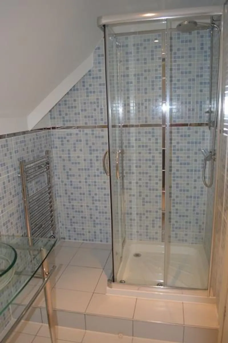 Bathroom at Quirky Poole deco house, D2319 (photo 50)