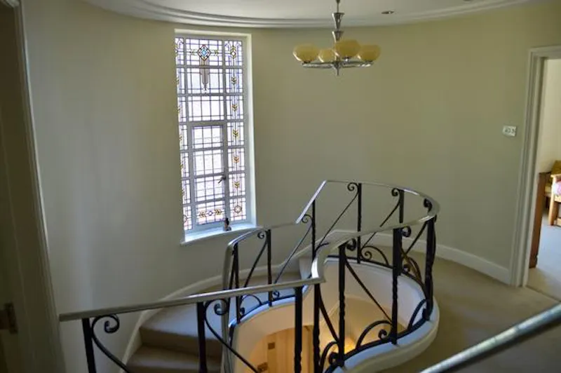 Staircase at Quirky Poole deco house, D2319 (photo 51)