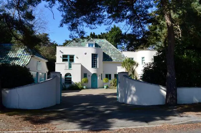 Quirky Poole deco house, D2319 (photo 60)