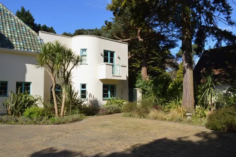 Quirky Poole deco house, D2319 (photo 62)
