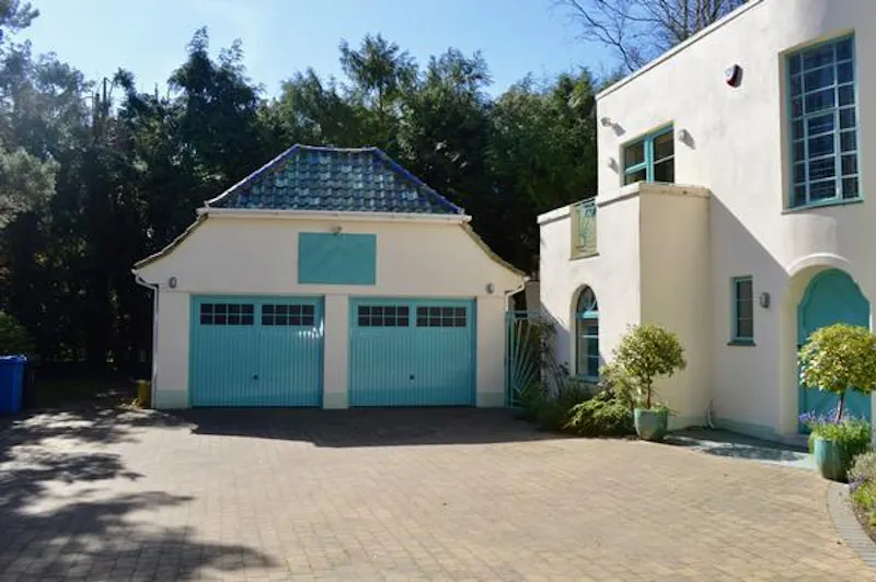 Driveway at Quirky Poole deco house, D2319 (photo 63)