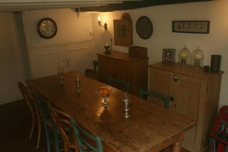 Dining room at Quaint Great Missenden home, C886 (photo 8)