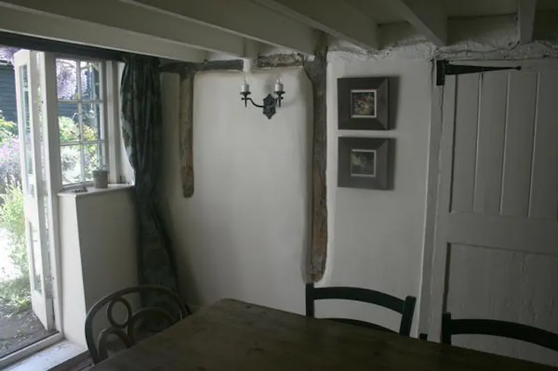 Quaint Great Missenden home, C886 (photo 48)