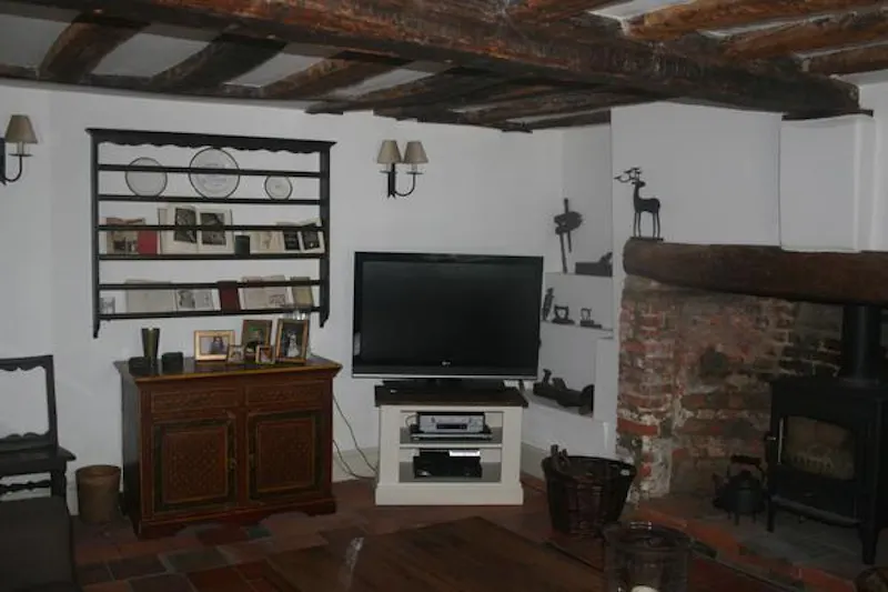 Quaint Great Missenden home, C886 (photo 52)