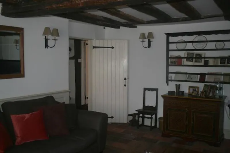 Quaint Great Missenden home, C886 (photo 57)