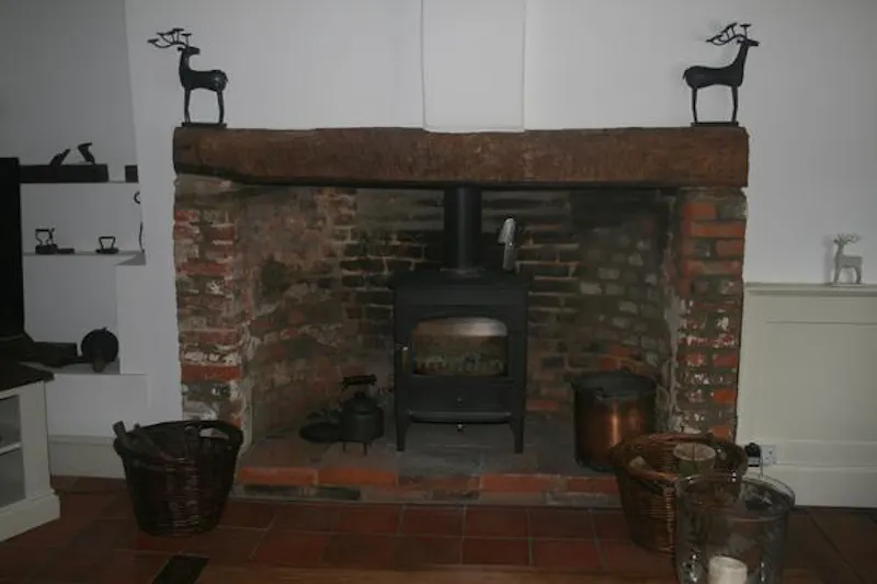 Quaint Great Missenden home, C886 (photo 58)