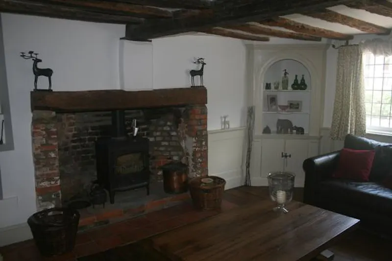 Quaint Great Missenden home, C886 (photo 60)