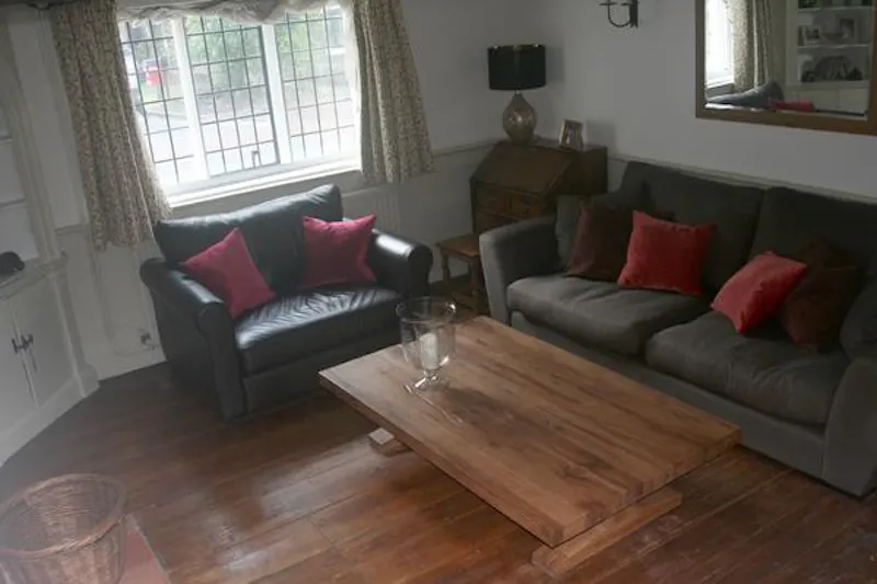 Quaint Great Missenden home, C886 (photo 64)