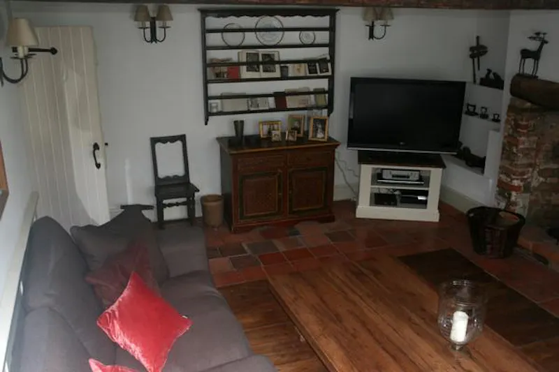 Quaint Great Missenden home, C886 (photo 65)