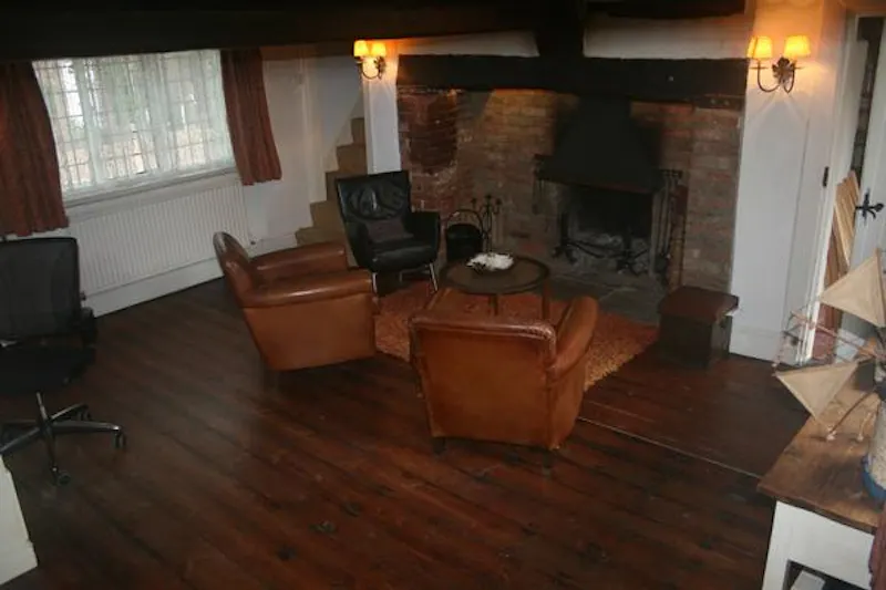 Quaint Great Missenden home, C886 (photo 66)