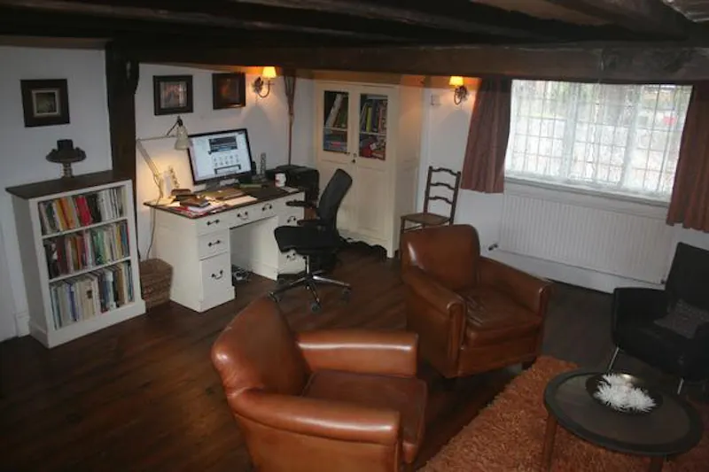 Quaint Great Missenden home, C886 (photo 67)