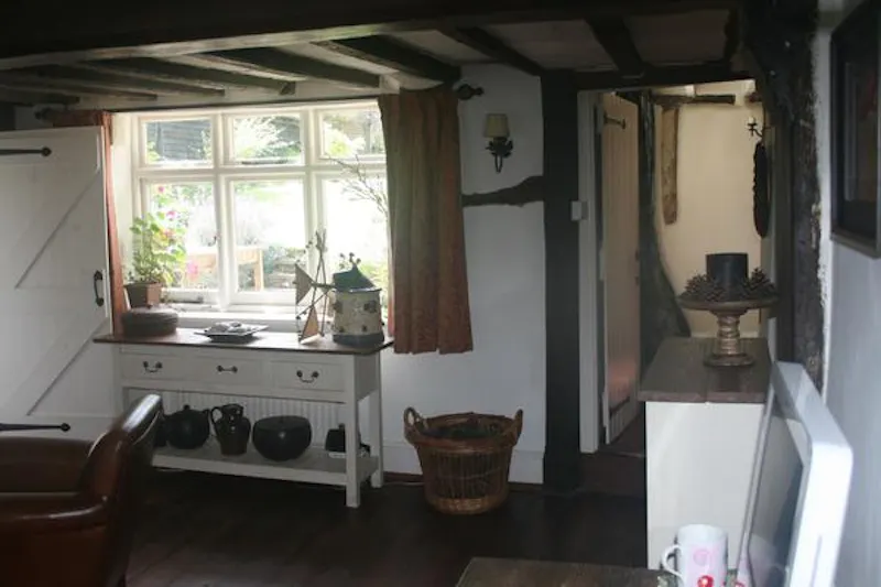 Quaint Great Missenden home, C886 (photo 74)