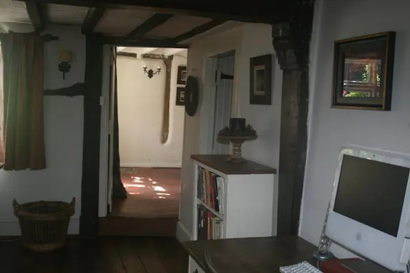 Quaint Great Missenden home, C886 (photo 76)