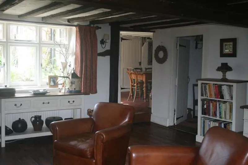 Quaint Great Missenden home, C886 (photo 77)