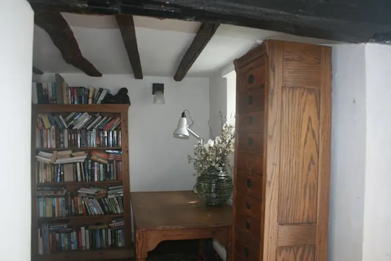 Quaint Great Missenden home, C886 (photo 79)