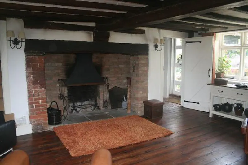 Quaint Great Missenden home, C886 (photo 81)