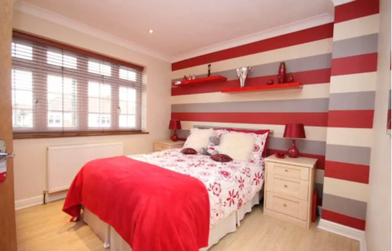 Bedroom at Film location D2320 in London (photo 13)