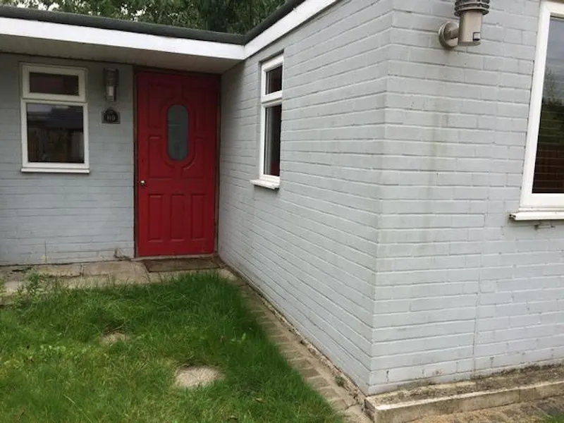 Stable / Outbuildings at Film location D2320 in London (photo 35)