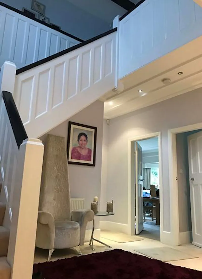 Entrance hall at Film location E441 in Warwickshire (photo 2)