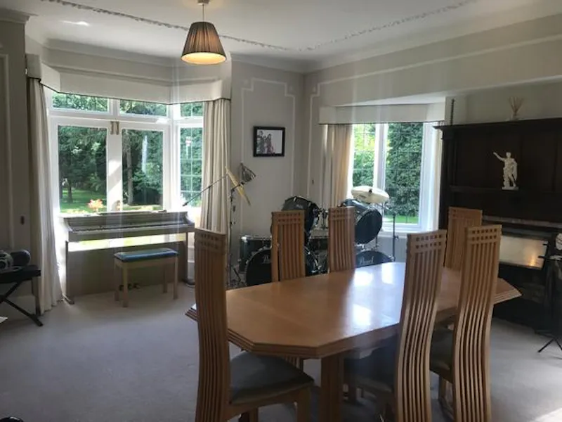 Dining room at Film location E441 in Warwickshire (photo 3)