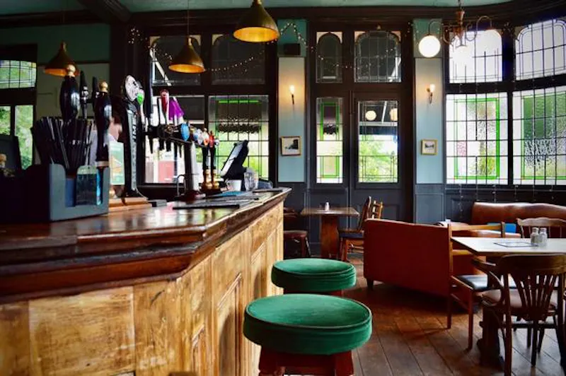 Film location R815 in London (photo 3)
