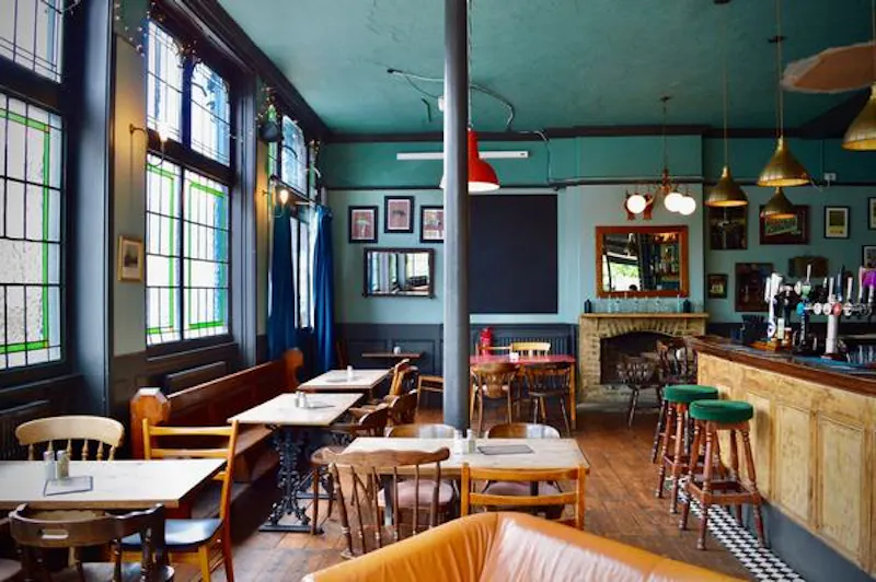 Film location R815 in London (photo 7)