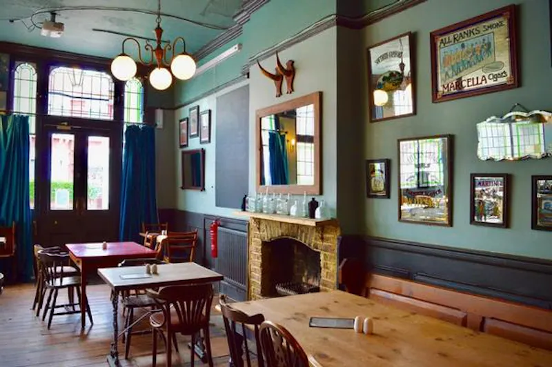 Film location R815 in London (photo 10)