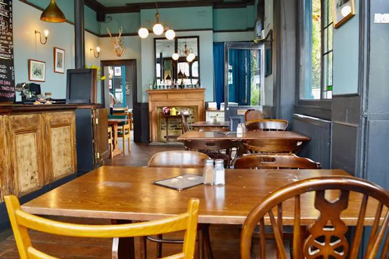 Film location R815 in London (photo 11)