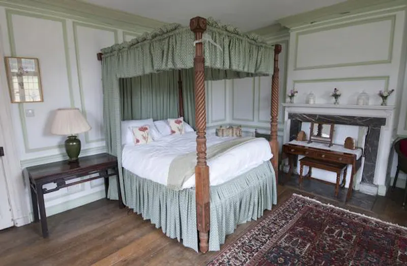 Bedroom at Film location H179 in Wiltshire (photo 19)