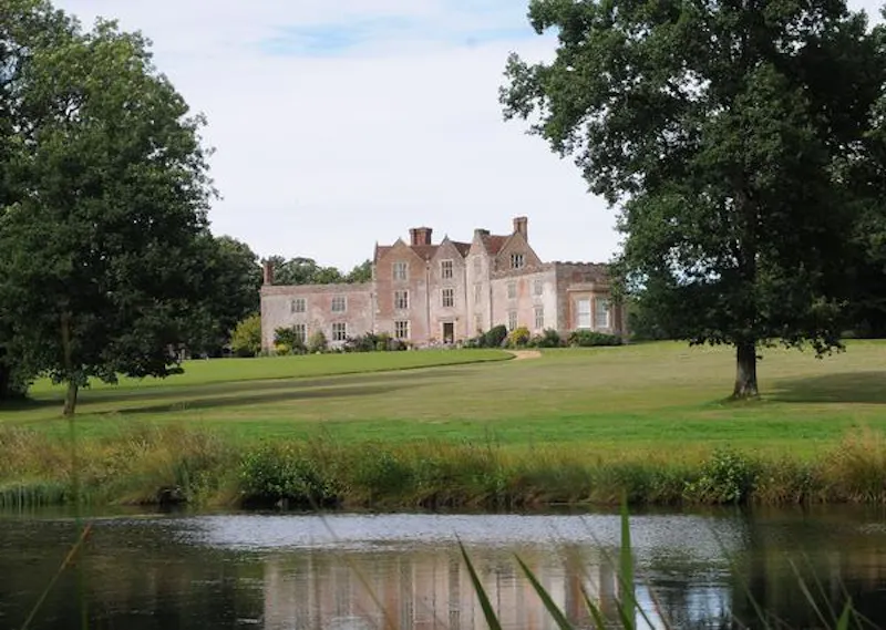 Garden at Film location H179 in Wiltshire (photo 28)