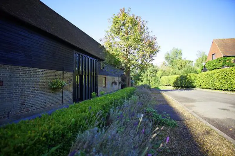 Stylish Dorking barn conversion, L670 (photo 1)
