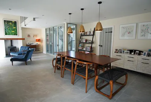 Stylish Dorking barn conversion, L670