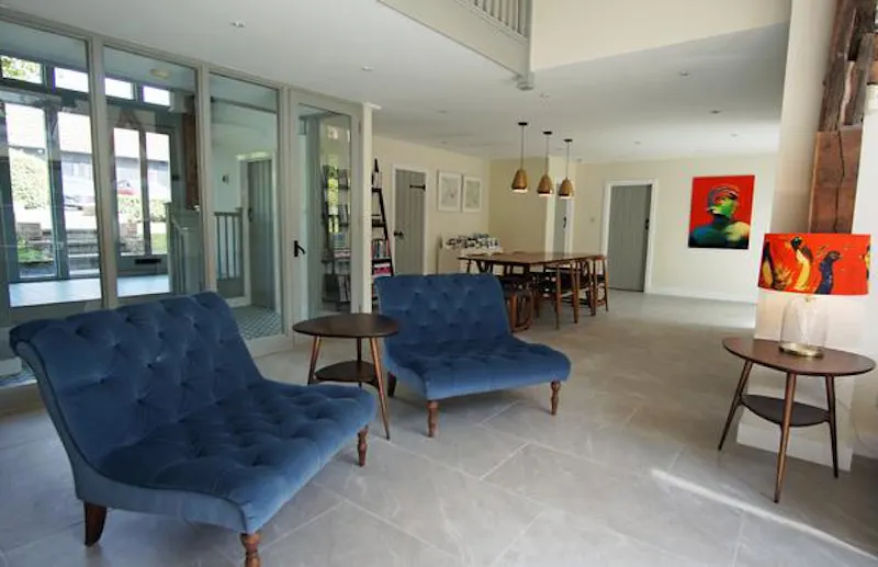 Open plan at Stylish Dorking barn conversion, L670 (photo 5)