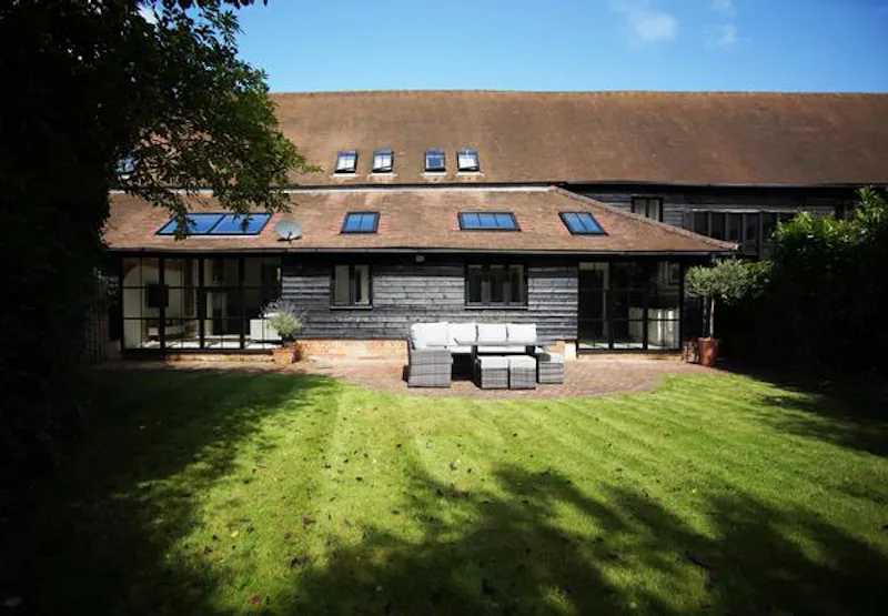 Garden at Stylish Dorking barn conversion, L670 (photo 22)