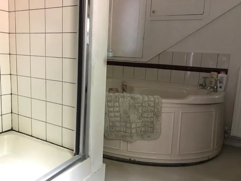 Bathroom at Film location C888 in East Sussex (photo 65)