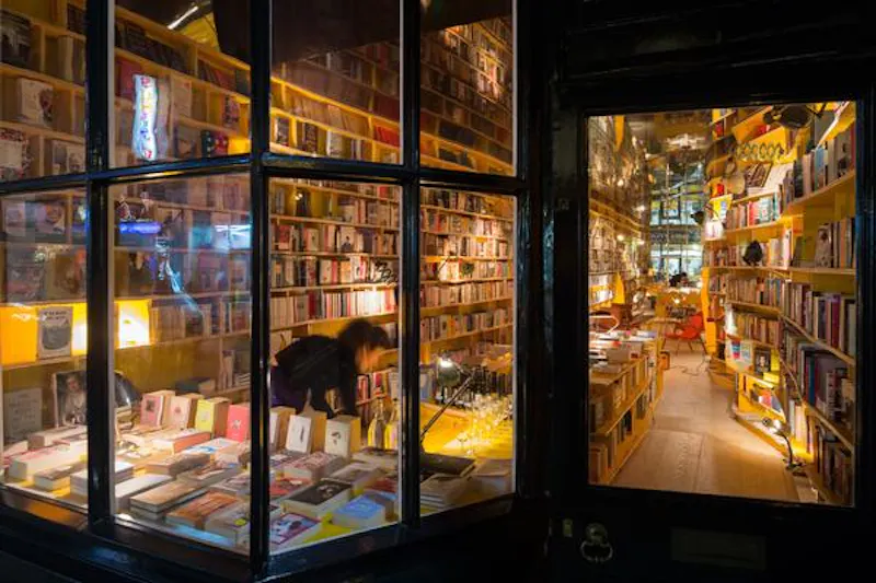Eclectic Brick Lane bookshop, Q123 (photo 8)