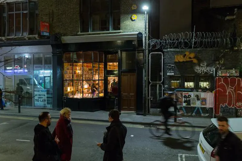 Eclectic Brick Lane bookshop, Q123 (photo 9)