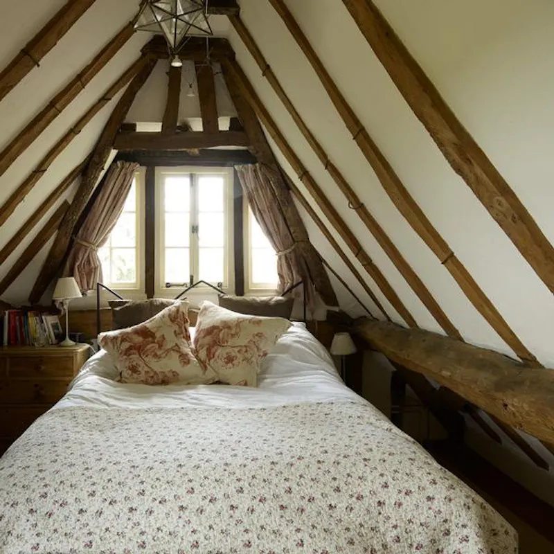 Bedroom at Thame thatched cottage, C889 (photo 9)