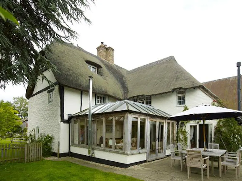 Thame thatched cottage, C889 (photo 13)