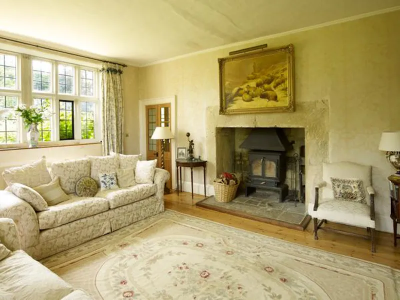 Living Room at Cotswold country manor, M309 (photo 3)