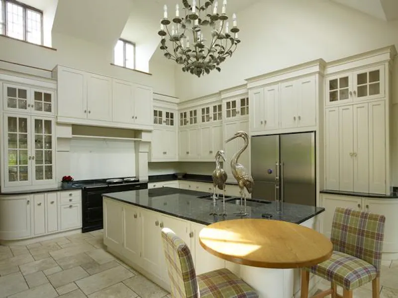 Kitchen at Cotswold country manor, M309 (photo 6)