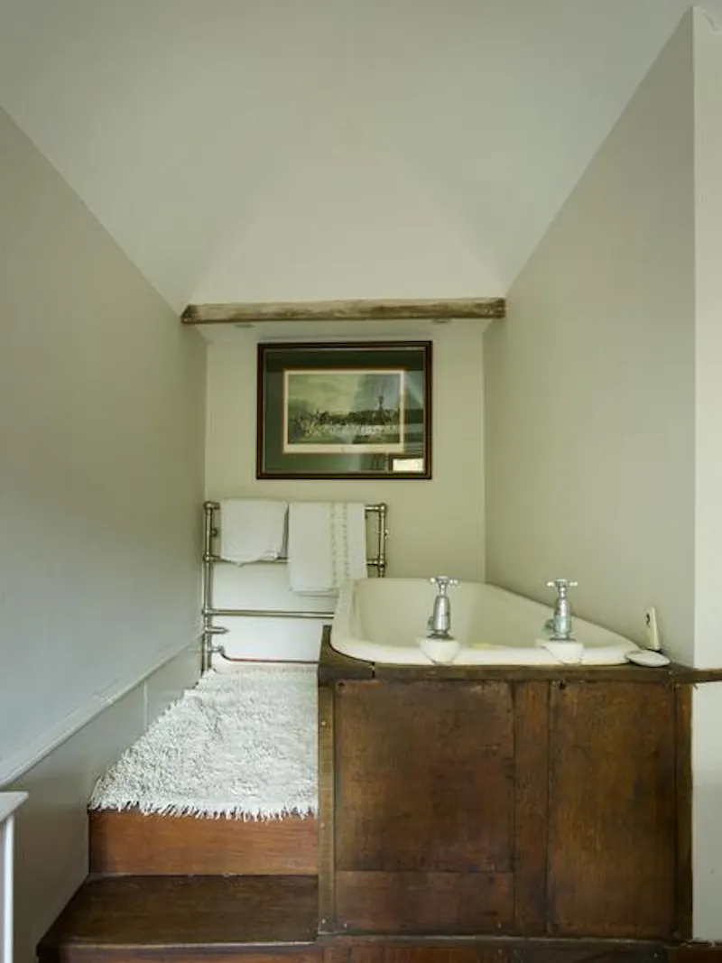 Bathroom at Cotswold country manor, M309 (photo 12)