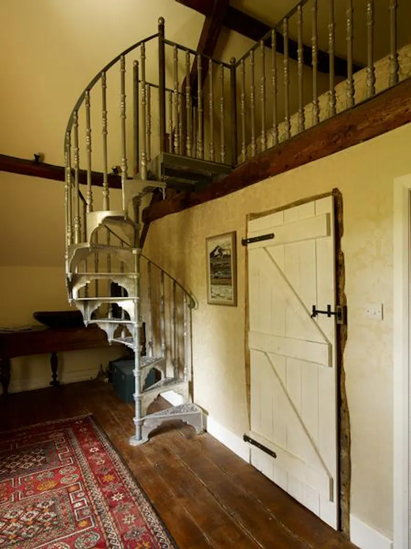 Staircase at Cotswold country manor, M309 (photo 13)