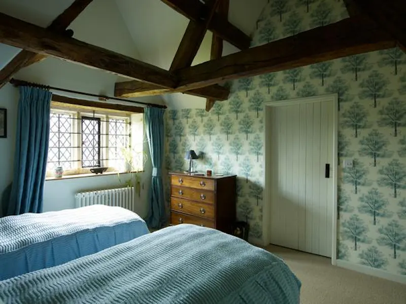 Bedroom at Cotswold country manor, M309 (photo 14)