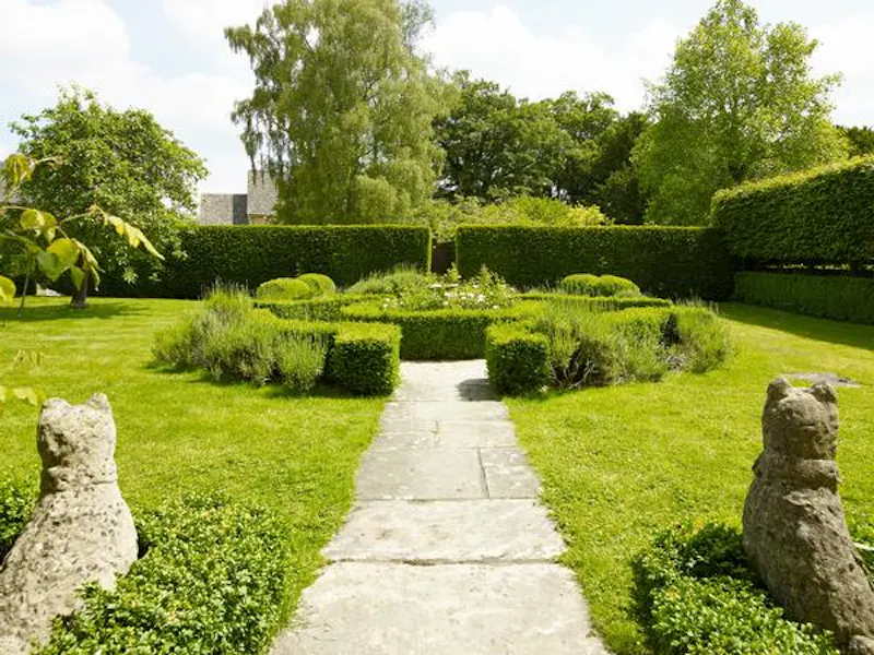 Garden at Cotswold country manor, M309 (photo 25)