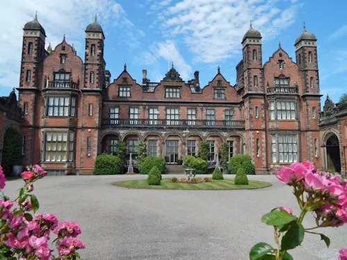 Macclesfield stately home, A1440