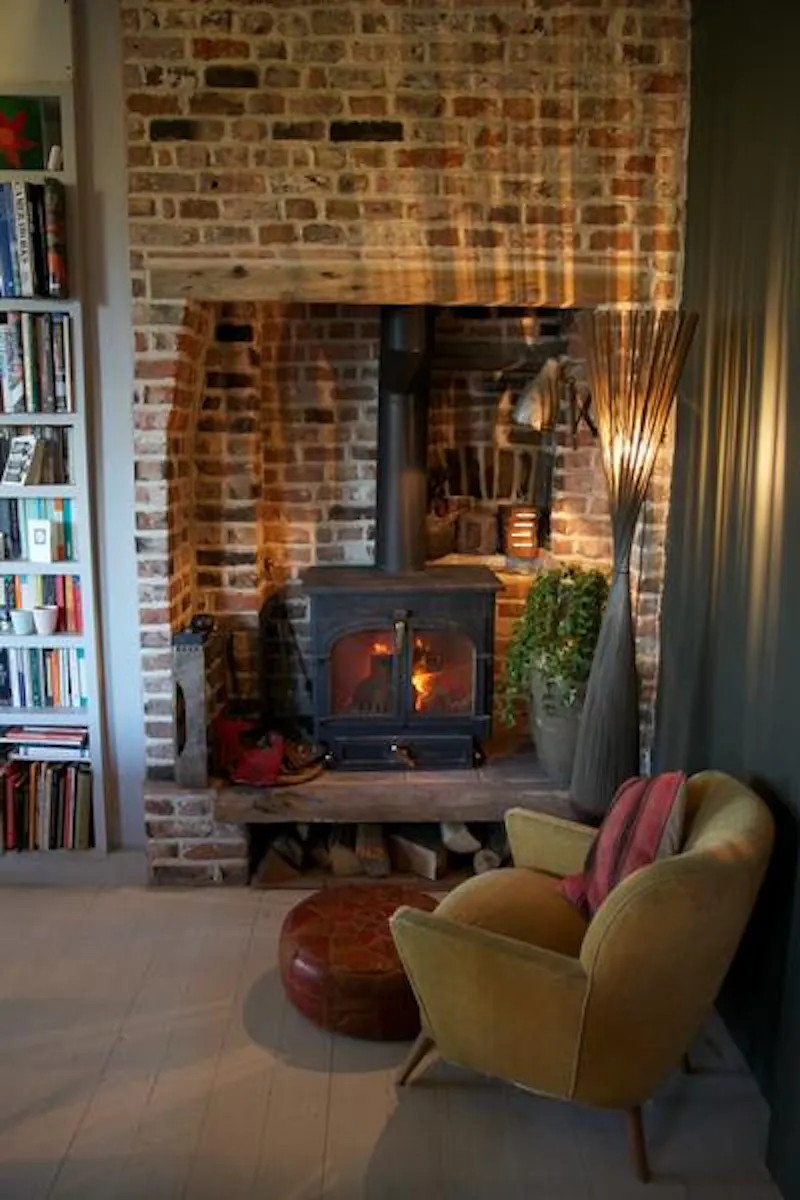 Exposed brick at Stylish Ham Common house, F1151 (photo 18)