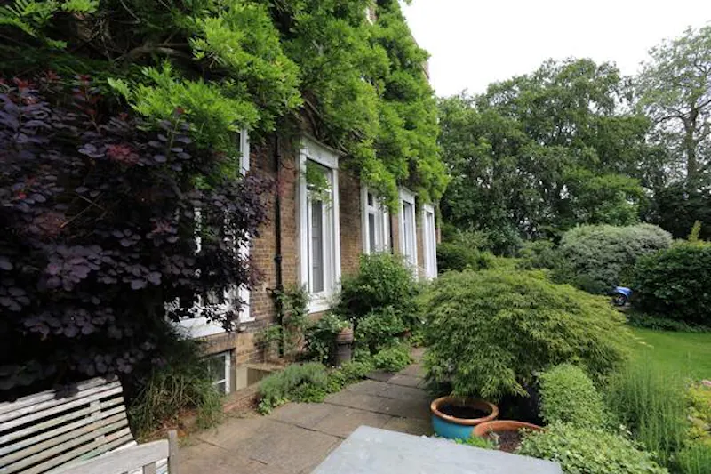Garden at Stylish Ham Common house, F1151 (photo 63)