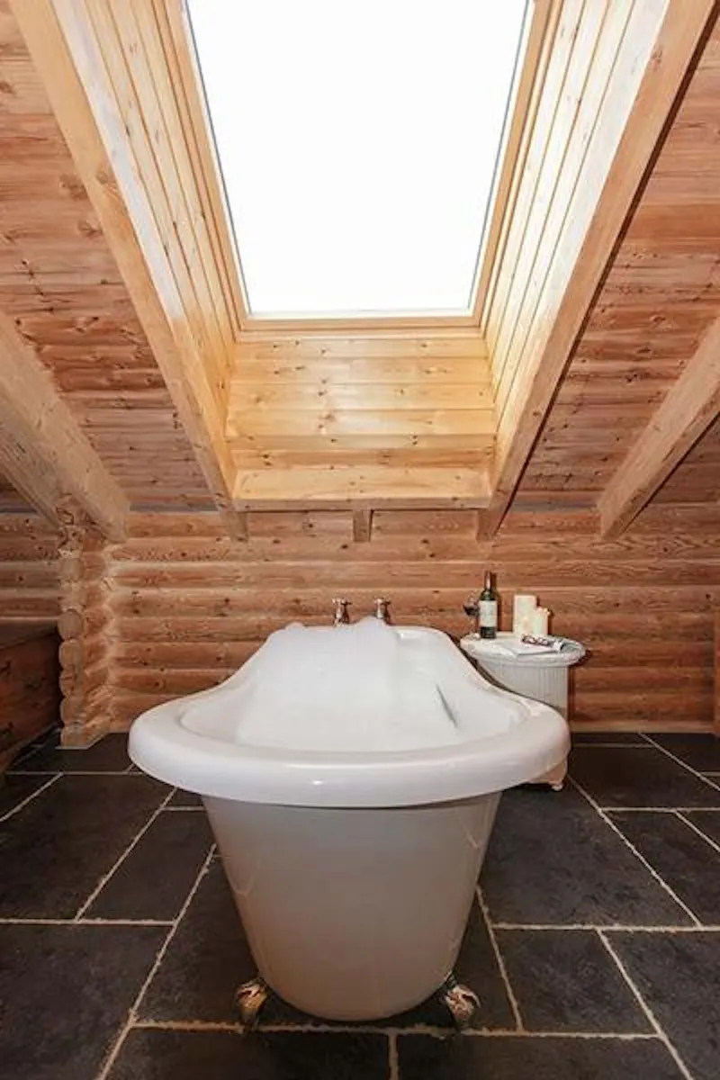 Bathroom at Kemble lakeside cabin, Q124 (photo 18)